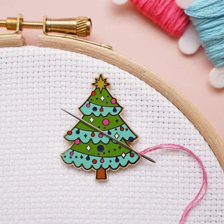 Magnetic Enamel Needle Minder - Christmas Tree