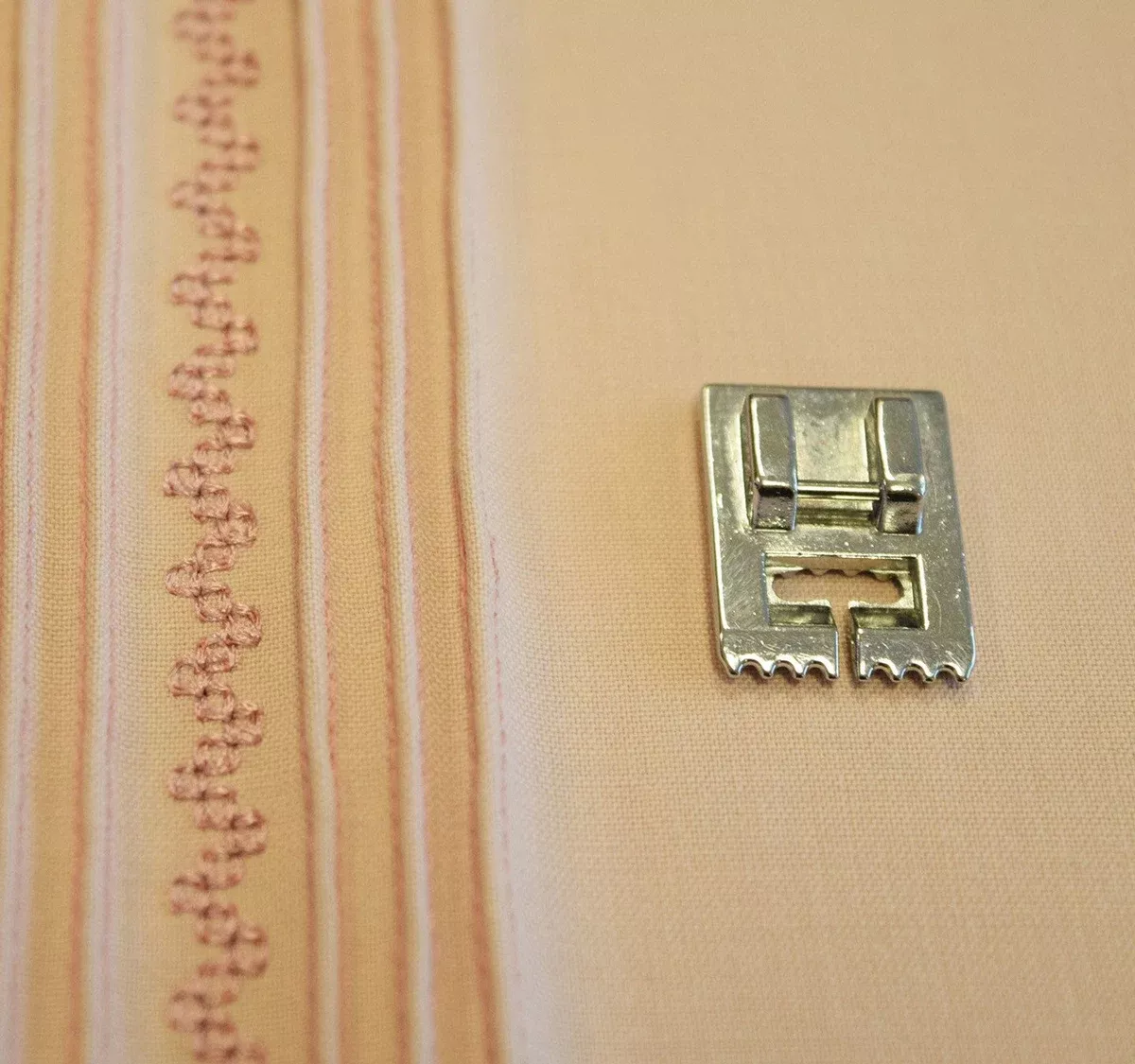 Pintuck Foot (7 Groove) T/L 7mm - 200005104